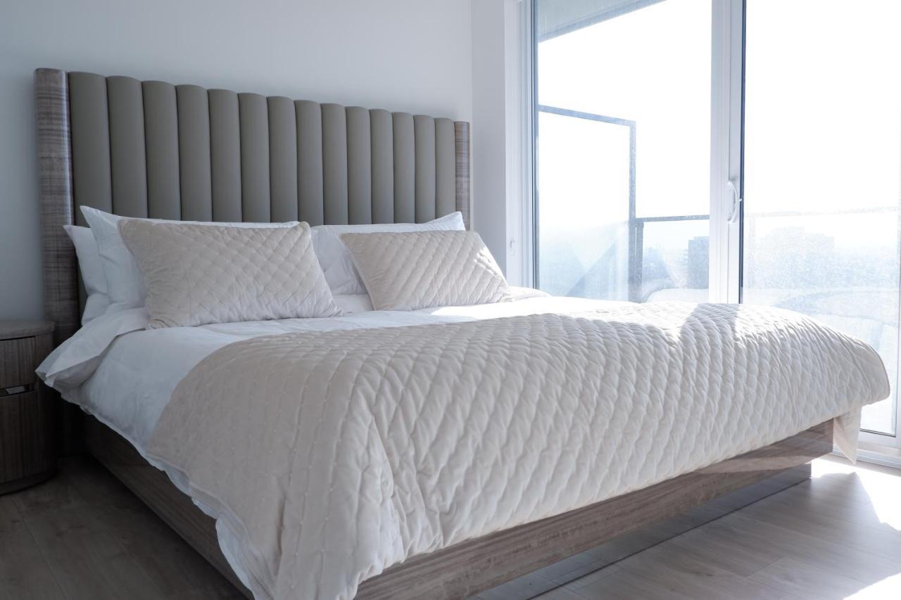 Modern Luxury Waterfront Condo Mississauga Exterior photo